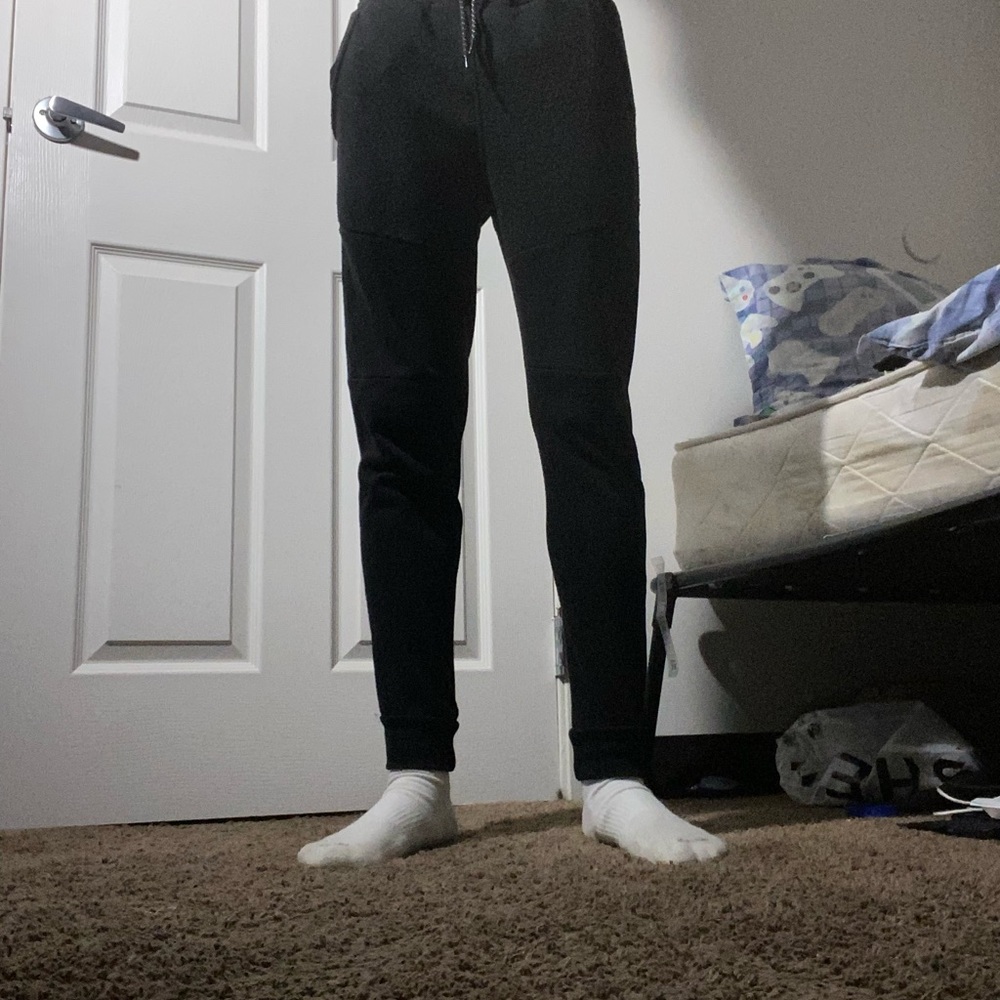 skinny fit black sweat pants/ joggers (PRICE CAN BE NEGOTIATED*)